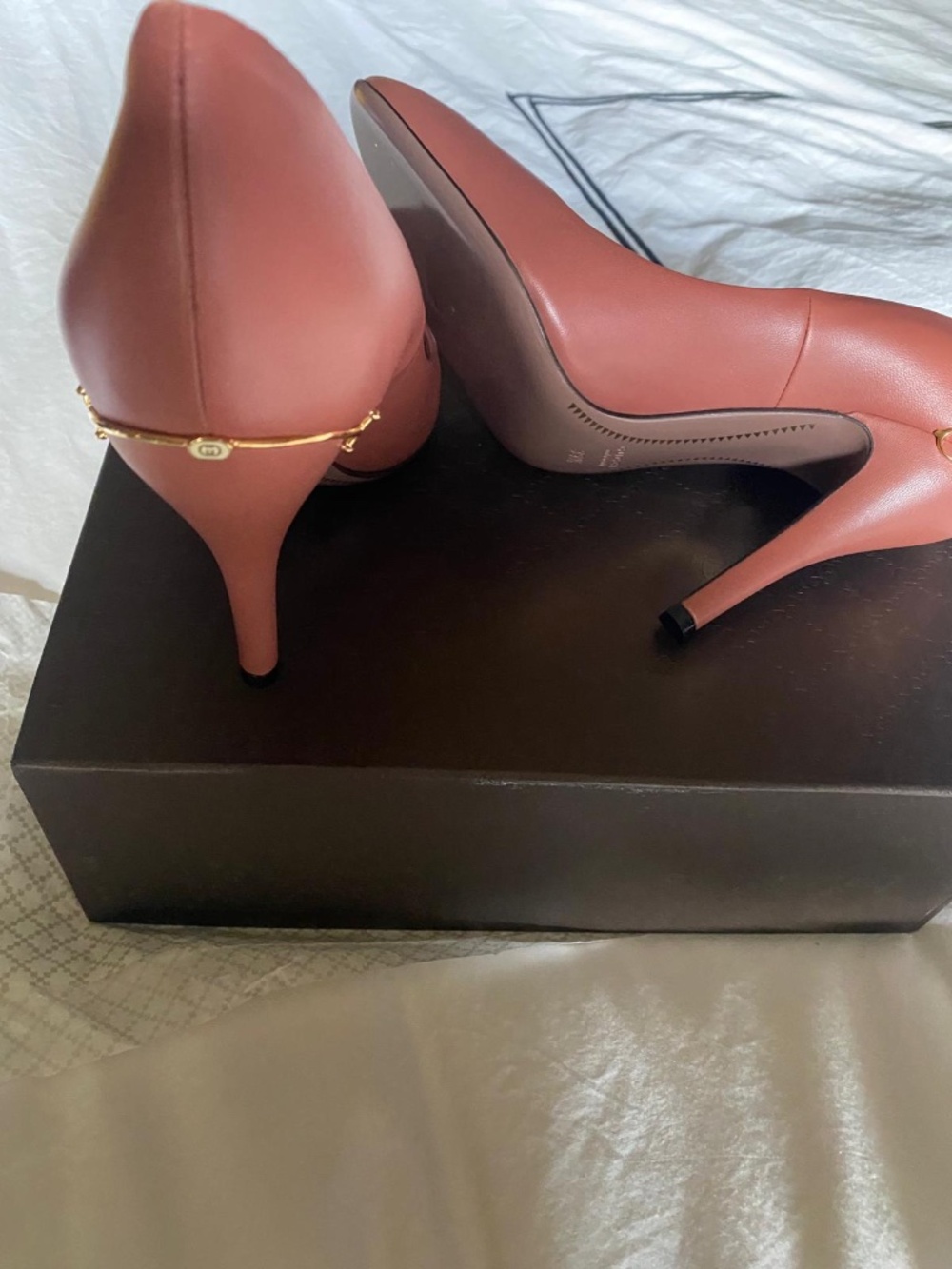 NIB Gucci Horsebit Gold Accent Leather Pumps Heels Women's Size: 39.5 Neutral - Picture 13 of 13